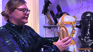 Dominatrix Mistress April - Dungeon entry