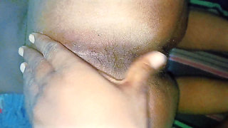 Desi Bhabhi is inserting objects in closeup. Amateur Homemade Videos