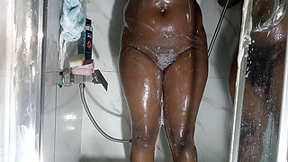 Sucking a Big Dick in the Shower, I Got Really Excited and Asked Him to Fuck Me.