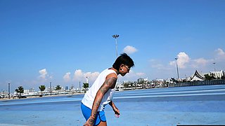 Skateboarding fail of big butt Thai MILF