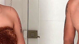 Horny Neighbor Comes to My House to Take a Bath and We End up Fucking in the Middle of Tiktok Live