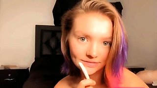 Smoking Hot Teen Squirts on Webcam!