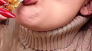 Miss Whitney Morgan: Fried Chicken Eating Asmr