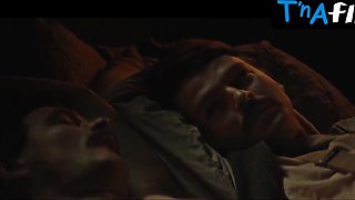 Magdalena Boczarska Arse, Milk cans Sequence in Magnezja