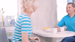 The mischievous couple have hump for breakfast!