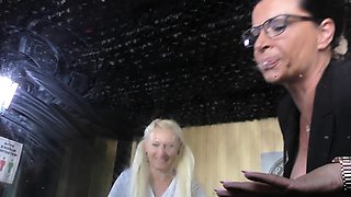 DaCada, Sexy Susi, and Gina Blonde clean your car