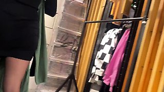 Excited babe sucked me all the cum in the Mall