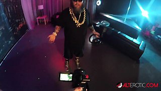 Watch inviting Sascha Ink and Kali Roses's porn