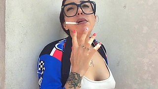 A new relaxing break with smoking and the beautiful Lavinia