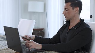 Amoral redhead MILF Sophia Locke smutty porn scene