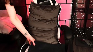 Natural brunette solo toying