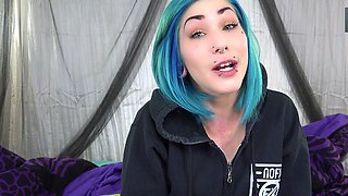 Sweet looking Ebony Teen Solo Masturbation