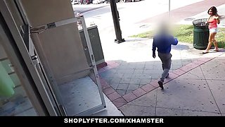 Shoplyfter - blond ladies fucks security guard
