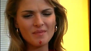 Serious slut loves get her pussy eaten on the office desk