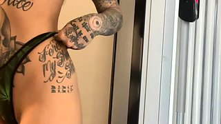 Amateur webcam girl masturbate big dildo