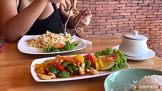 Noodee: Beach Lunch - Videos - JohntronX