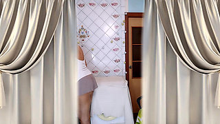 Hot Housewife Lukerya, Morning Flirtation with Brushing Teeth on the Washing Machine and Twerking.