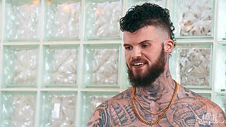 Hatler Gurius' Steamy Shower Escapade Turns Wild