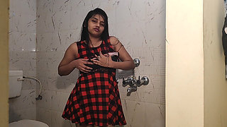 Big Natural Tits Indian Girl Alia Advani Taking Shower