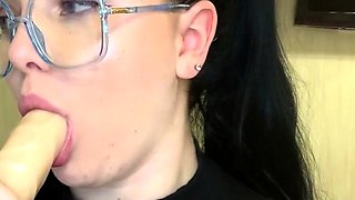 Playful webcam babe with brunette hair