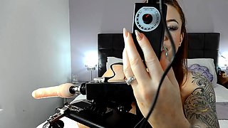 Super hot babe with big boobs masturbates