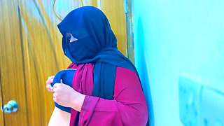 Egyptian Hot Maid Gets Super Horny & Start Masturbat in Office Room & Boss Start Handjob by Saw Her