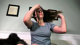 Flexible pale brunette with foot fetish does hot footjob