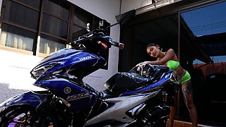 Big booty Thai GF motobike wash and big ass anal penetration