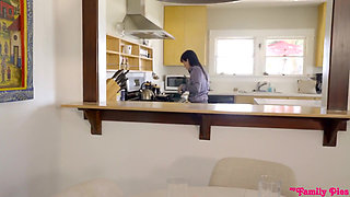 Insatiable Step Sister - S5:e2