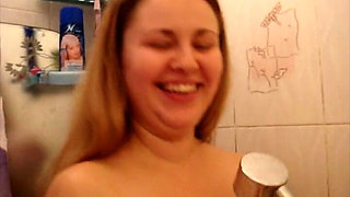 Chubby Babe Is Horny in the Bathroom