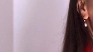 Cute Realtor Uses Her Sweet Ass to Convince the Client