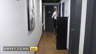Brazzers - gorgeous blonda manager Kenzie Taylor surprises Mick Blue with some ass fucking action at work