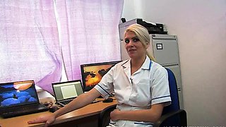 Amateur blonde fucking in stockings on video