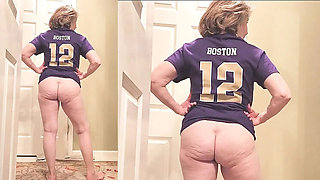Sporty GILF Marierocks Shows Off Big Natural Tits and Huge Ass