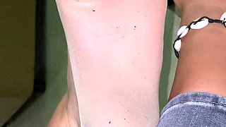 Amateur Foot Fetish Girlfriend Sucks and gives a Footjob