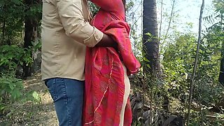 Hot Indian Housewife Laxi Ammu Gets Naughty Outdoor Public Sex With Apple Baby