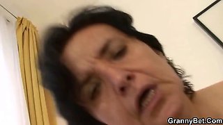 Tourist grannie gets humped