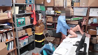 Carolina's luscious curves ride Justin in a steamy reality session