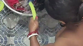 Hot Girl Viral Bathroom Show