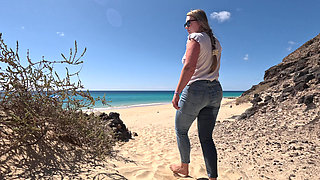Casual Beach Pee - Jeans Wetting Outdoors