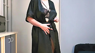 MILF Sexy Dance Show Wearing Nylon Stockings