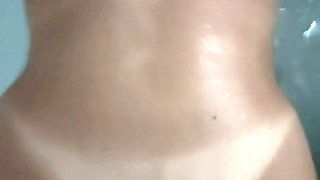 Chubby Hottie Giving Blowjob in Bathtub on All Fours