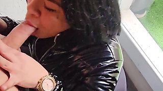 MILF Se Toma Mi Leche a Cambio De Ayuda