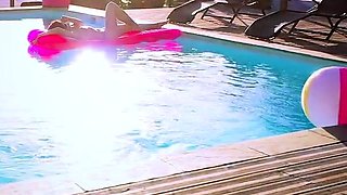 Squirting ass babe getting licked outdoors in high def