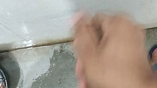 18 year old boy big lund masturbation in bathroom nude lund sperm
