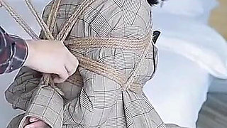 Hui09 - a White-stockinged Jk Girl Is Bound to the Bed with Ropes.