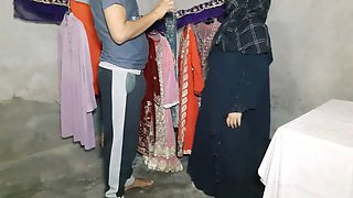 Desi indian Customer and shop owner sex, kapdon ki dukan me chudai, sex in cloth shop in hindi