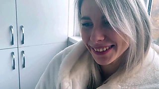 Blonde Babe Gives an Amazing Blowjob to a Big Cock