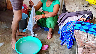 Desi bhabhi ne  bathroom me land chusha