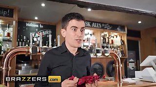 Brazzers - Zoe Grey Squirting Pussy Fuck with Bartender Jordi's Big Cock